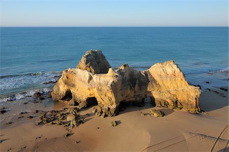 simsearch:614-06814364,k - Rock Formations at Praia da Rocha, Portimao, Algarve, Portugal Stock Photo - Premium Royalty-Free, Code: 600-06841829