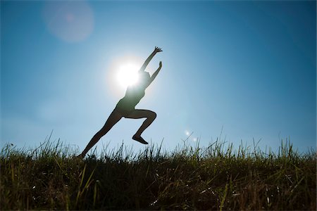 Silhouette of teenaged girl running in field, Germany Photographie de stock - Premium Libres de Droits, Code: 600-06899879