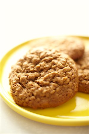 Close-up of Cookies on Plate, Studio Shot Stock Photo - Premium Royalty-Free, Code: 600-06963768