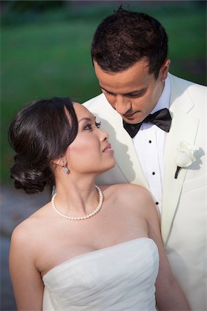 simsearch:600-07067600,k - Portrait of Bride and Groom, Toronto, Ontario, Canada Stock Photo - Premium Royalty-Free, Code: 600-07062770