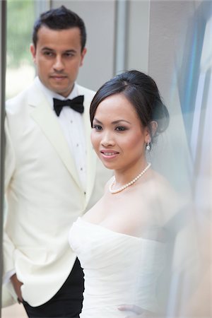 simsearch:700-05786584,k - Portrait of Bride and Groom, Toronto, Ontario, Canada Photographie de stock - Premium Libres de Droits, Code: 600-07062773