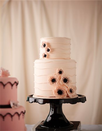 Pink Tiered Wedding Cakes, Studio Shot Stock Photo - Premium Royalty-Free, Code: 600-07110426