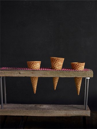 simsearch:600-04625586,k - Waffle Cones in Ice Cream Cone Stand, Studio Shot Stock Photo - Premium Royalty-Free, Code: 600-07110438