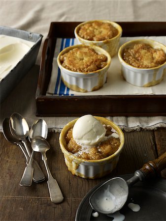 Brown sugar pudding in ramekins with Icecream, studio shot Stock Photo - Premium Royalty-Free, Code: 600-07156233