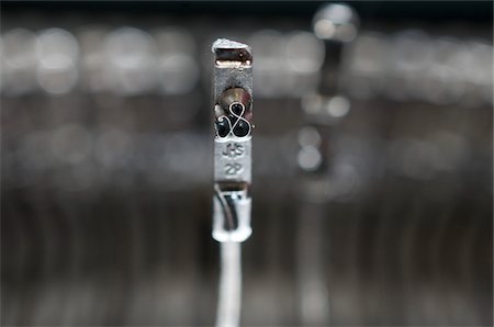 symbol - Close-up of old typewriter keys, studio shot Photographie de stock - Premium Libres de Droits, Code: 600-07240893