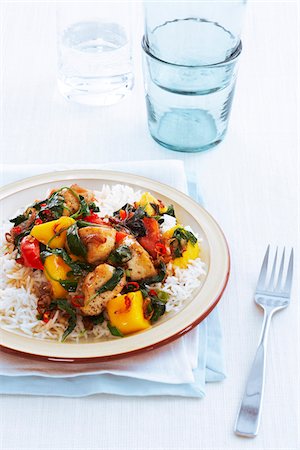 Spicy Chicken with Mango on Rice, Studio Shot Photographie de stock - Premium Libres de Droits, Code: 600-07311284