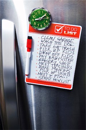 fridge - Close-up of Front of Stainless Steel Refridgerator with Magnetized To Do List Photographie de stock - Premium Libres de Droits, Code: 600-07458569