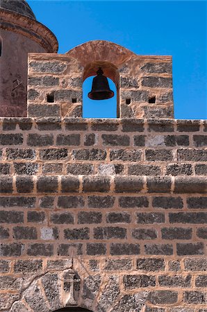 simsearch:600-07760337,k - Close-up of bell and stone wall, Fortress Castillo de Jagua, Cienfuegos Province, Cuba, West Indies, Caribbean Foto de stock - Sin royalties Premium, Código: 600-07486885