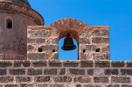 simsearch:600-07760337,k - Close-up of bell and stone wall, Fortress Castillo de Jagua, Cienfuegos Province, Cuba, West Indies, Caribbean Foto de stock - Sin royalties Premium, Código: 600-07486886