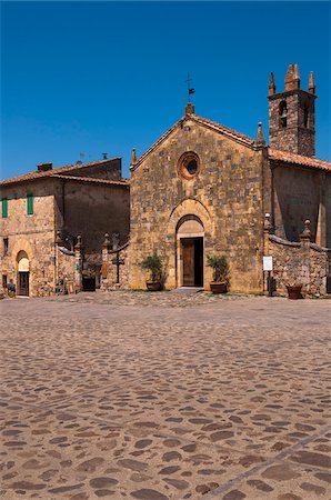simsearch:600-06732623,k - Church of Santa Maria Assunta on cobblestone street, Monteriggioni, Chianti, Province of Siena, Tuscany, Italy Stockbilder - Premium RF Lizenzfrei, Bildnummer: 600-07487421