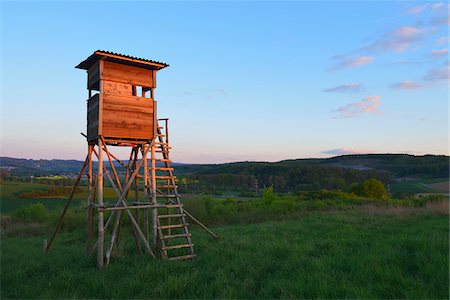 simsearch:600-07561369,k - Hunting Blind on Hill at Sunset, Odenwald, Hesse, Germany Stock Photo - Premium Royalty-Free, Code: 600-07561368