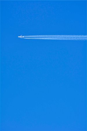 Airplane with Contrail, Germany Stock Photo - Premium Royalty-Free, Code: 600-07674797