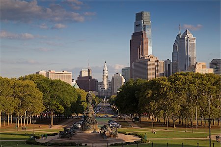 View down Benjamin Franklin Parkway with Washington Monument Fountain in Eakins Oval, Philadelphia, Pennsylvania, USA Stock Photo - Premium Royalty-Free, Code: 600-07760323