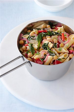 simsearch:600-06892689,k - Pot with Penne, Chickpeas and Spinach, Studio Shot Stock Photo - Premium Royalty-Free, Code: 600-07784045