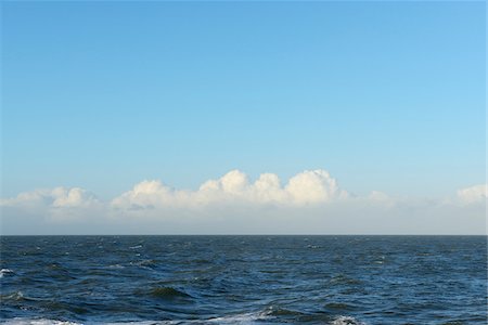 North Sea ocean water and horizon, Helgoland, Germany Stock Photo - Premium Royalty-Free, Code: 600-07784539