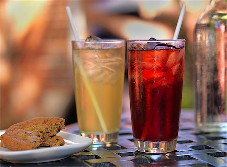 Two Drinks on Patio Table with Cookie and Bottle of Water, Dundas, Ontario, Canada Stock Photo - Premium Royalty-Free, Code: 600-07802969