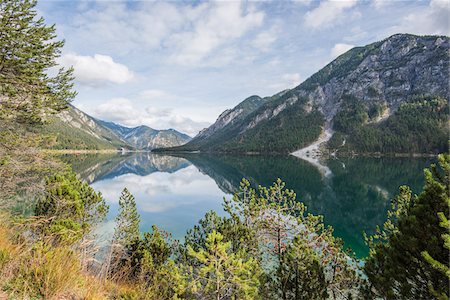 simsearch:600-08138898,k - Landscape of a clear lake in autumn, Plansee, Tirol, Austria Stockbilder - Premium RF Lizenzfrei, Bildnummer: 600-07911176