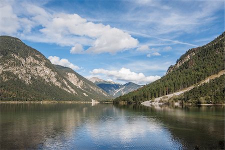 simsearch:600-08138898,k - Landscape of a clear lake in autumn, Plansee, Tirol, Austria Stockbilder - Premium RF Lizenzfrei, Bildnummer: 600-07911178