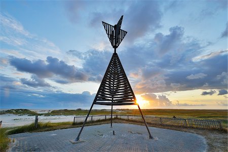 Moewenduene with Seamark sculpture at Sunrise, Summer, Norderney, East Frisia Island, North Sea, Lower Saxony, Germany Stock Photo - Premium Royalty-Free, Code: 600-07945208