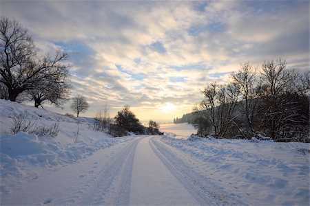 simsearch:600-07810455,k - Landscape of Snowy Road on Winter Morning, Upper Palatinate, Bavaria, Germany Stock Photo - Premium Royalty-Free, Code: 600-07968164