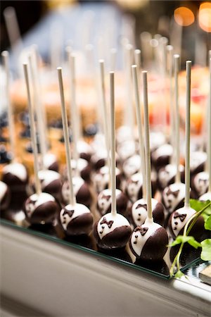 simsearch:600-07067653,k - Close-up of Chocolate Tuxedo Lollipops on Dessert Table Stock Photo - Premium Royalty-Free, Code: 600-07991661