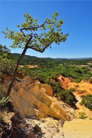 Ocher Breakage in Summer, Le Colorado Provencal, Rustrel, Provence, Vaucluse, France Stock Photo - Premium Royalty-Free, Code: 600-07991760