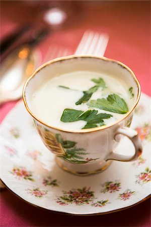 simsearch:700-05786455,k - Close-up of Creamy Soup with Herb Garnish in Teacup Stock Photo - Premium Royalty-Free, Code: 600-08025973