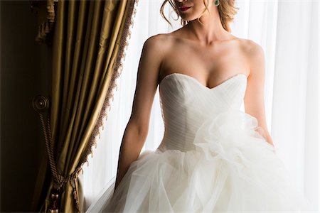 simsearch:700-05786438,k - Portrait of Bride in Strapless Wedding Dress, Toronto, Ontario, Canada Stock Photo - Premium Royalty-Free, Code: 600-08025984
