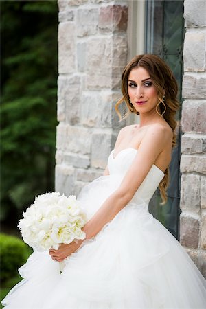Portrait of Bride Outdoors, Toronto, Ontario, Canada Stock Photo - Premium Royalty-Free, Code: 600-08025994
