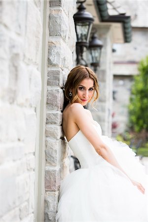 simsearch:600-05641973,k - Portrait of Bride Outdoors, Toronto, Ontario, Canada Stock Photo - Premium Royalty-Free, Code: 600-08025992