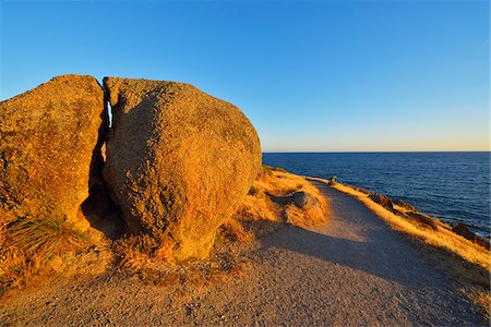 footpath not people - Path along Coast, Granite Island, Victor Harbor, South Australia, Australia Stock Photo - Premium Royalty-Free, Code: 600-08026072