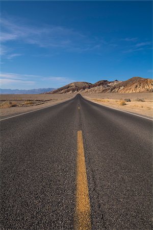 simsearch:700-03891190,k - Paved Road in Desert Landscape, Death Valley National Park, California, USA Stock Photo - Premium Royalty-Free, Code: 600-08059844