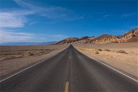 simsearch:600-05524186,k - Paved Road in Desert Landscape, Death Valley National Park, California, USA Stock Photo - Premium Royalty-Free, Code: 600-08059843