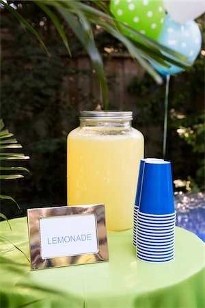 simsearch:859-06538435,k - Lemonade and Cups on Table at Kid's Birthday Party Stock Photo - Premium Royalty-Free, Code: 600-08059972
