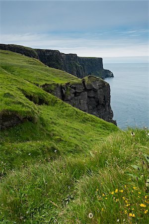 Trail to the Cliffs of Moher from coastal village of Doolin, Republic of Ireland Stock Photo - Premium Royalty-Free, Code: 600-08102747