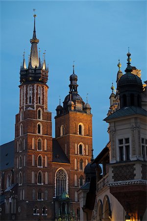 Close-up of the Church of the Holy Virgin Mary and Cloth Hall, Main Market Square, Krakow, Poland. Photographie de stock - Premium Libres de Droits, Code: 600-08232147