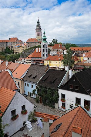 petite ville - Overview of rooftops with Cesky Krumlov Castle, Cesky Krumlov, Czech Republic. Photographie de stock - Premium Libres de Droits, Code: 600-08232164