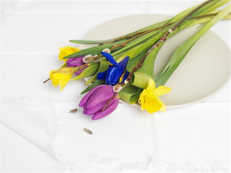 daffodil - Close-up of Bouquet of Spring Flowers on Plate Stock Photo - Premium Royalty-Free, Code: 600-08512575