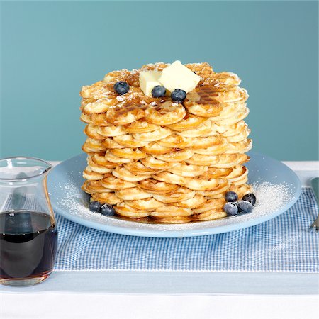 simsearch:600-02377945,k - Blue Plate with Butter and Blueberries and Maple Syrup in Jug on the Side Stock Photo - Premium Royalty-Free, Code: 600-08559850