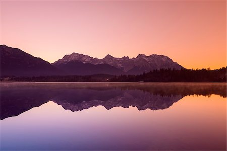 simsearch:600-06038292,k - Karwendel Mountains Reflected in Lake Barmsee, Krun, Upper Bavaria, Bavaria, Germany Photographie de stock - Premium Libres de Droits, Code: 600-08639154