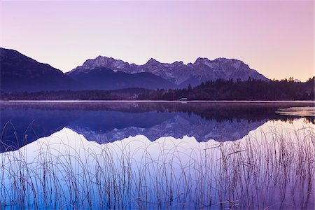 simsearch:600-06038292,k - Karwendel Mountains Reflected in Lake Barmsee, Krun, Upper Bavaria, Bavaria, Germany Photographie de stock - Premium Libres de Droits, Code: 600-08639156
