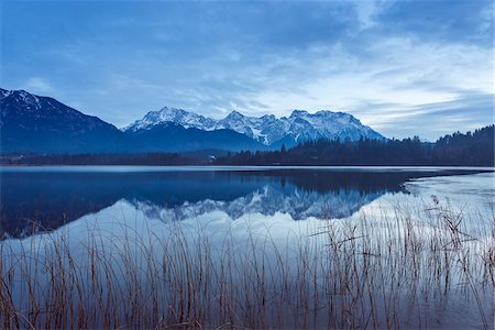 simsearch:600-06038292,k - Karwendel Mountains Reflected in Lake Barmsee, Krun, Upper Bavaria, Bavaria, Germany Photographie de stock - Premium Libres de Droits, Code: 600-08639151