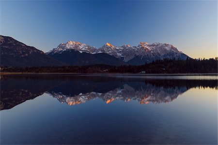 simsearch:600-06038292,k - Karwendel Mountains Reflected in Lake Barmsee, Krun, Upper Bavaria, Bavaria, Germany Photographie de stock - Premium Libres de Droits, Code: 600-08639152