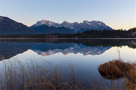 simsearch:600-06038292,k - Karwendel Mountains Reflected in Lake Barmsee, Krun, Upper Bavaria, Bavaria, Germany Photographie de stock - Premium Libres de Droits, Code: 600-08639153
