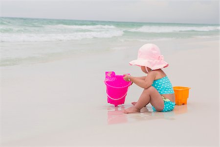 simsearch:400-04377093,k - Toddler Girl Playing with Shovel and Bucket in Sand on Beach, Destin, Florida, USA Stock Photo - Premium Royalty-Free, Code: 600-08657512