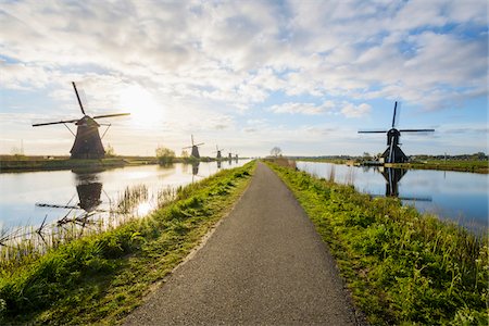 path, water - Dike Path with Windmills, Kinderdijk, South Holland, Netherlands Foto de stock - Sin royalties Premium, Código: 600-08865325