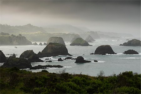 Rocky coastline of Northern California and Pacific Ocean, USA Photographie de stock - Premium Libres de Droits, Code: 600-08945819