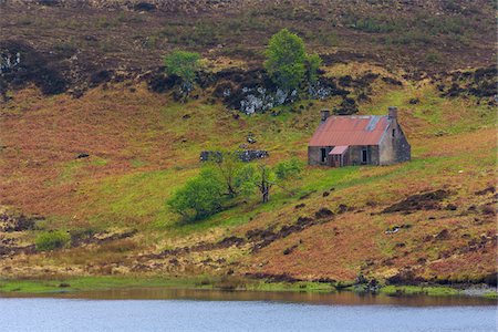 simsearch:649-07560533,k - Old house on the shoreline of a Scottish loch in spring in Scotland, United Kingdom Photographie de stock - Premium Libres de Droits, Code: 600-08986500