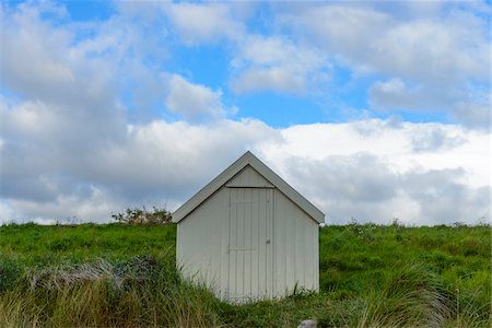 dune heath - Fisherman's hut on the dune heath at the beach in Bamburgh in Northumberland, England, United Kingdom Stock Photo - Premium Royalty-Free, Code: 600-09013908