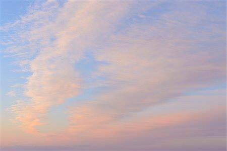 simsearch:633-06322603,k - Pastle clouds in the sky at sunrise over Bamburgh in Northumberland, England, United Kingdom Stock Photo - Premium Royalty-Free, Code: 600-09013918